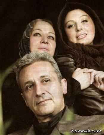 آرش پولاد خان نیوشا ضیغمی در کنار پدر و مادرش
