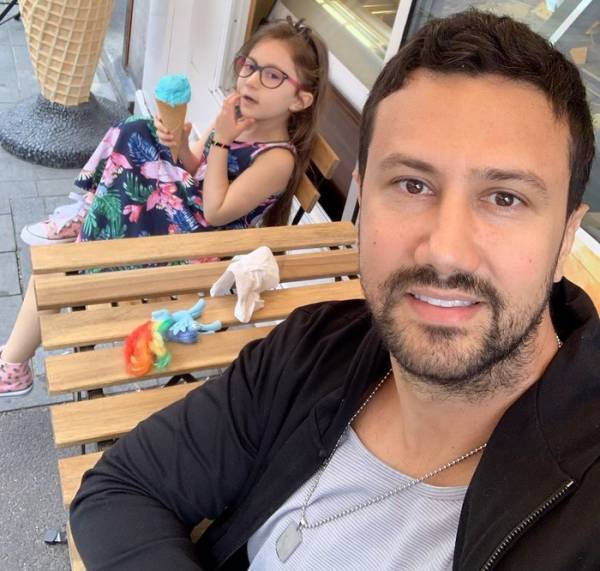 شاهرخ استخری