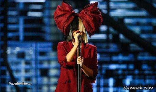 صورت خواننده مشهوری که سالها چهره اش را مخفی کرده بود دیده شد + عکس خواننده