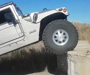 بالا رفتن اتومبیل از دیوار