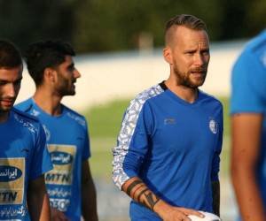 تیم جدید هافبک استقلال