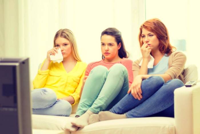 تاثیر دیدن فیلم غمگین