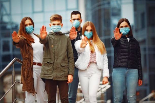 انتقال کرونا در افراد