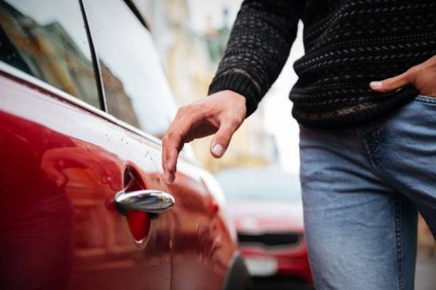 انتقال کووید 19 از دستگیره وسایل نقلیه دستگیره وسایل نقلیه