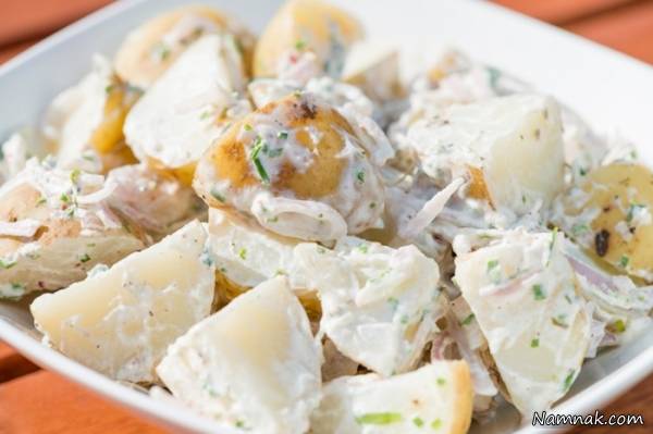 سالاد سیب زمینی با خامه ترش طرز تهیه سالاد سیب زمینی با خامه ترش