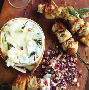 پنیر کممبرت با آجیل