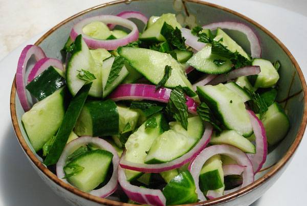 طرز تهیه سالاد خیار و نعناع تند سالاد خیار و نعناع