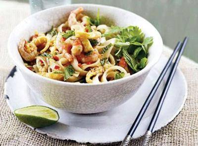 طرز تهیه نودل و میگوی تند نودل و میگوی تند