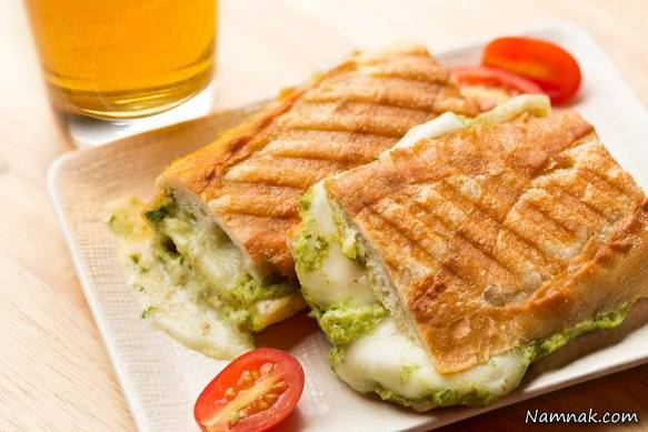 پانینی با سس پستو