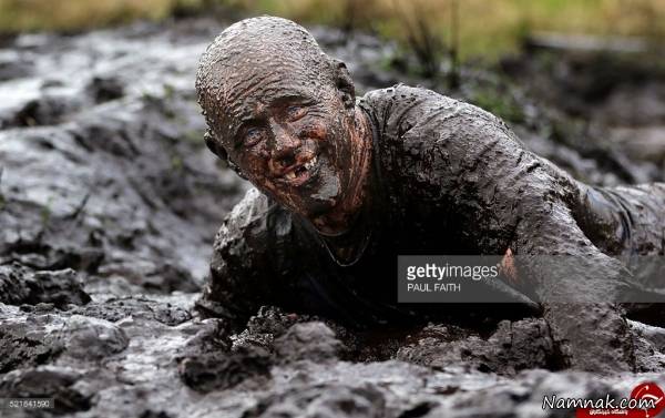 مسابقه ای عجیب شنا در باتلاق در ایرلند شمالی شنا در باتلاق