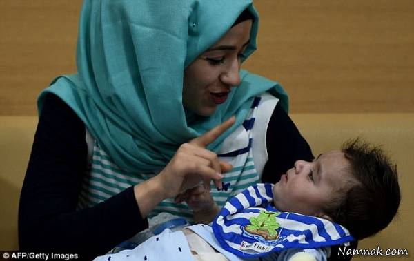 نوزاد 8 دست و پا