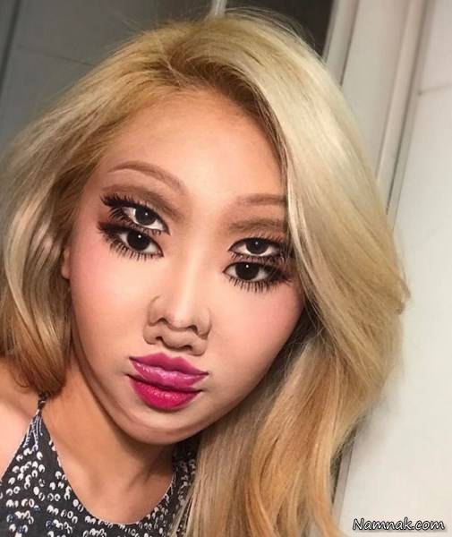 نقاشی روی صورت آرایشگر زن 