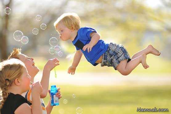 پسر عجیب مبتلا به سندرم داون که پرواز می کند پسر عجیب