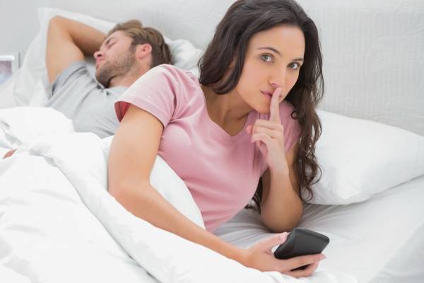 آی کیو پایین زنان و مردان خیانتکار