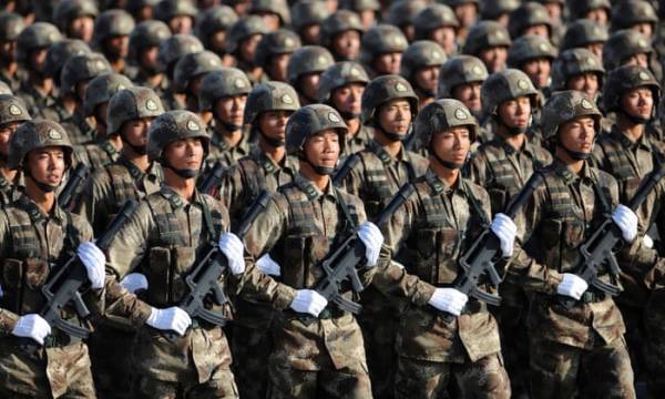 سربازان چینی در رژه نظامی