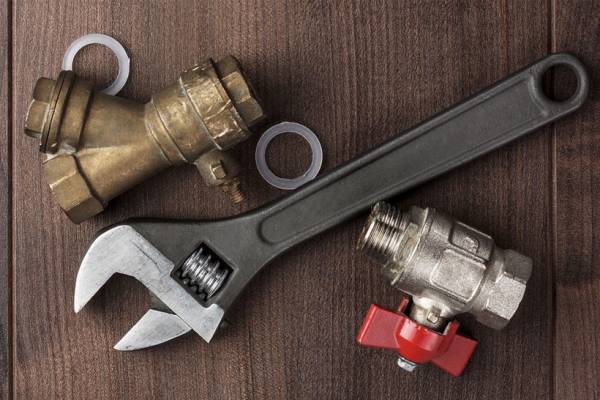 آچار فرانسه فوانسوی نیست