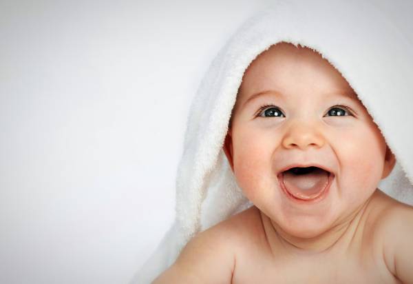 بچه ها روزی 200 بار لبخند می زنند