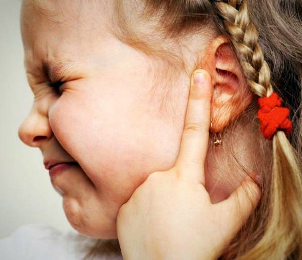 بهترین زمان سوراخ کردن گوش کودک مراقبت بعد از سوراخ کردن گوش