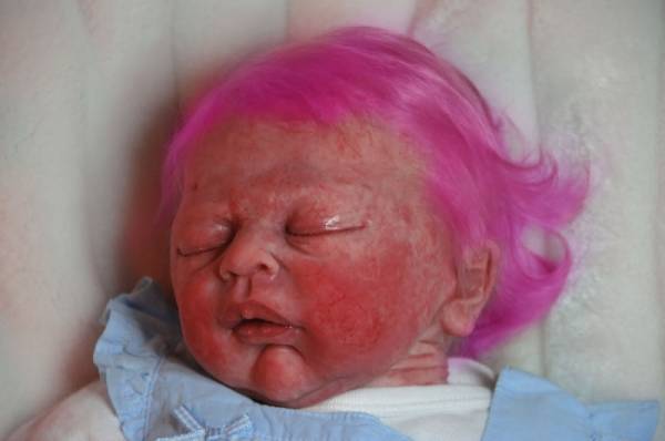 رنگ کردن موهای نوزاد 2 ماهه