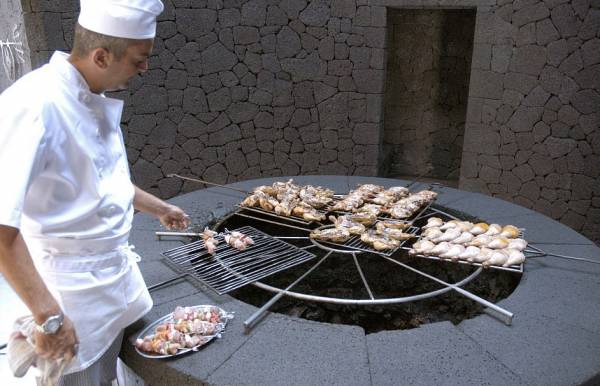 آشپزی با مواد مذاب آتشفشان