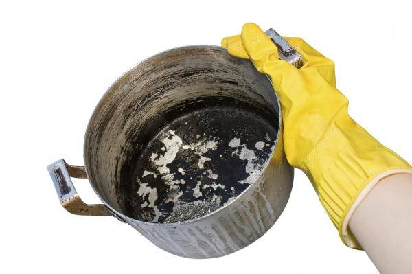 تمیز کردن قابلمه ی سوخته با نوشابه