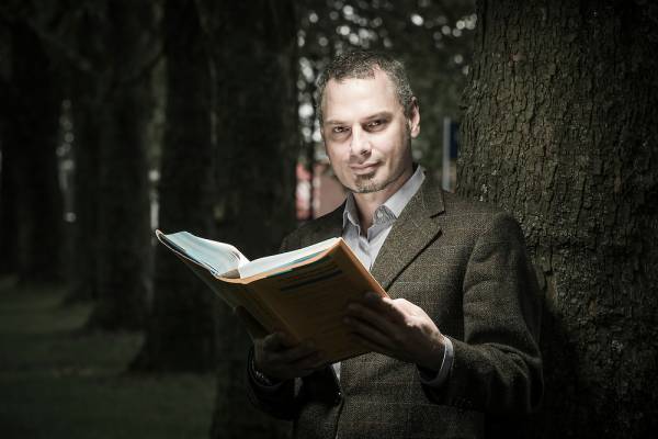 ioannis ikonomou مترجم ارشد کمیسیون اتحادیه اروپا