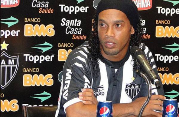 لغو قرارداد رونالدینیو با کوکا کولا