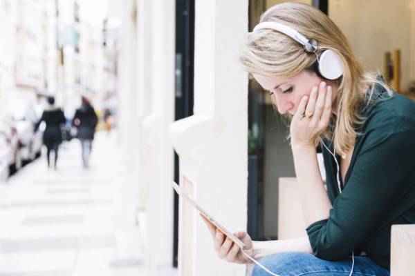 افزایش باکتری گوش با استفاده از هدفون