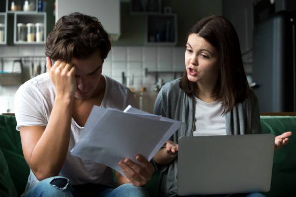 خسته از حرف های همسر