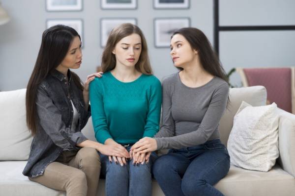 مشورت با دوستان مورد اعتماد مشورت با دوستان